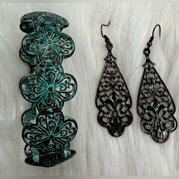 Patina finished earring and stretch bracelet set - Picture 1 of 3